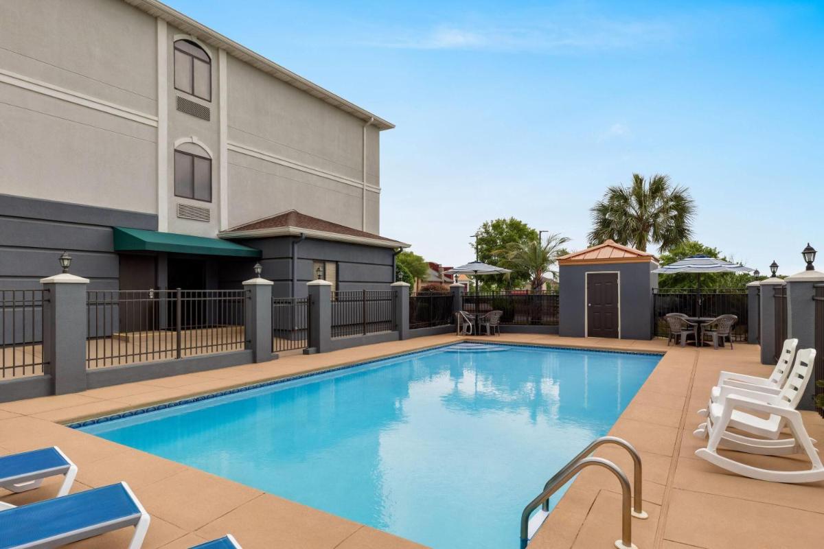 Days Inn & Suites by Wyndham Prattville-Montgomery - Housity