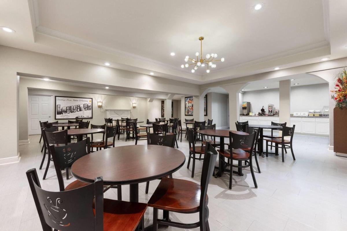 Super 8 by Wyndham New Orleans - Housity