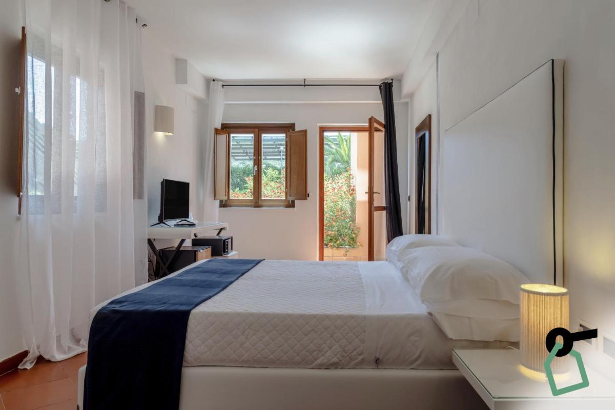HOTIDAY Room Collection - Stintino - Housity