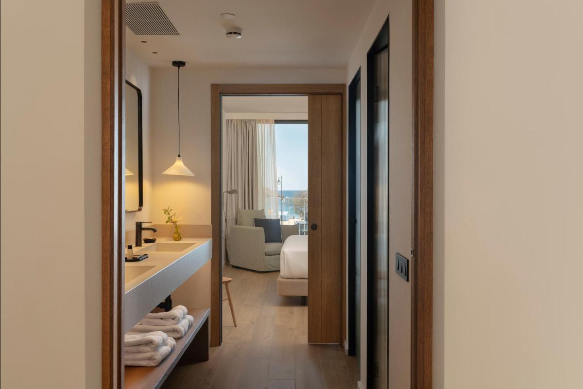 Cama o camas de una habitación en Elisabeth by the Sea Hotel