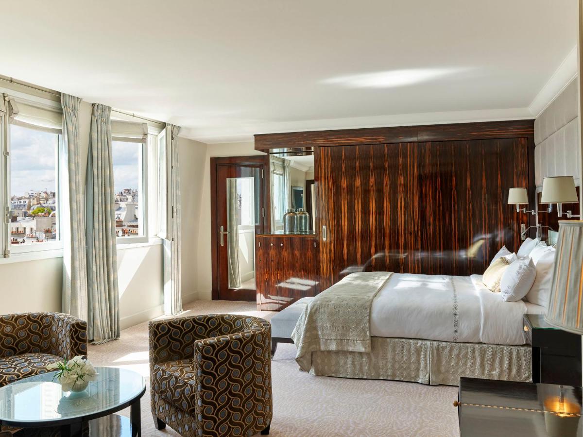 Un ou plusieurs lits dans un hébergement de l'établissement Hôtel Plaza Athénée - Dorchester Collection