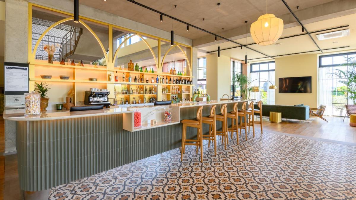 Télévision ou salle de divertissement dans l'établissement Kyriad Prestige Compiègne Hotel & Spa