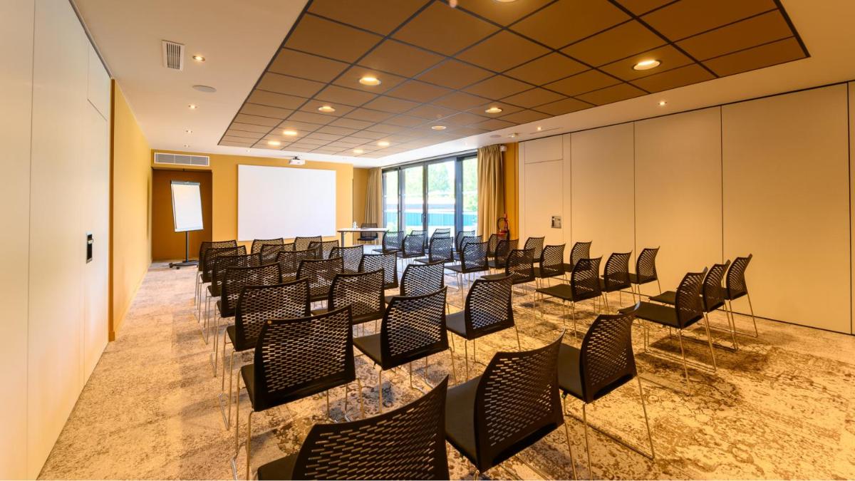 Espace de conférence ou salle de réunion dans l'établissement Kyriad Prestige Compiègne Hotel & Spa