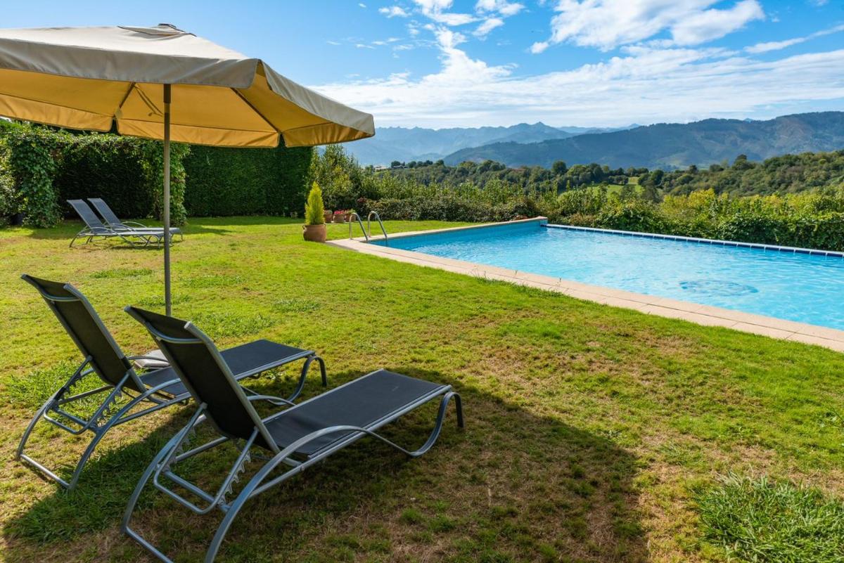 Piscina en o cerca de Hosteria de Torazo Nature Hotel & Spa