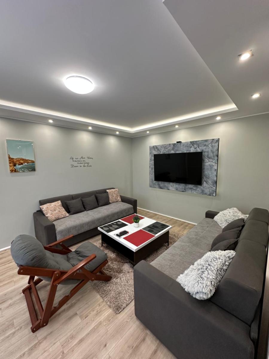 Mirrors Apartmani - Housity
