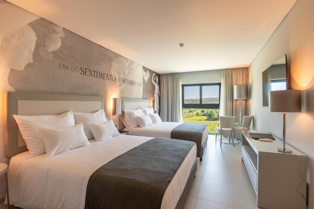 Uma cama ou camas num quarto em Vila Gale Collection Ponte de Lima