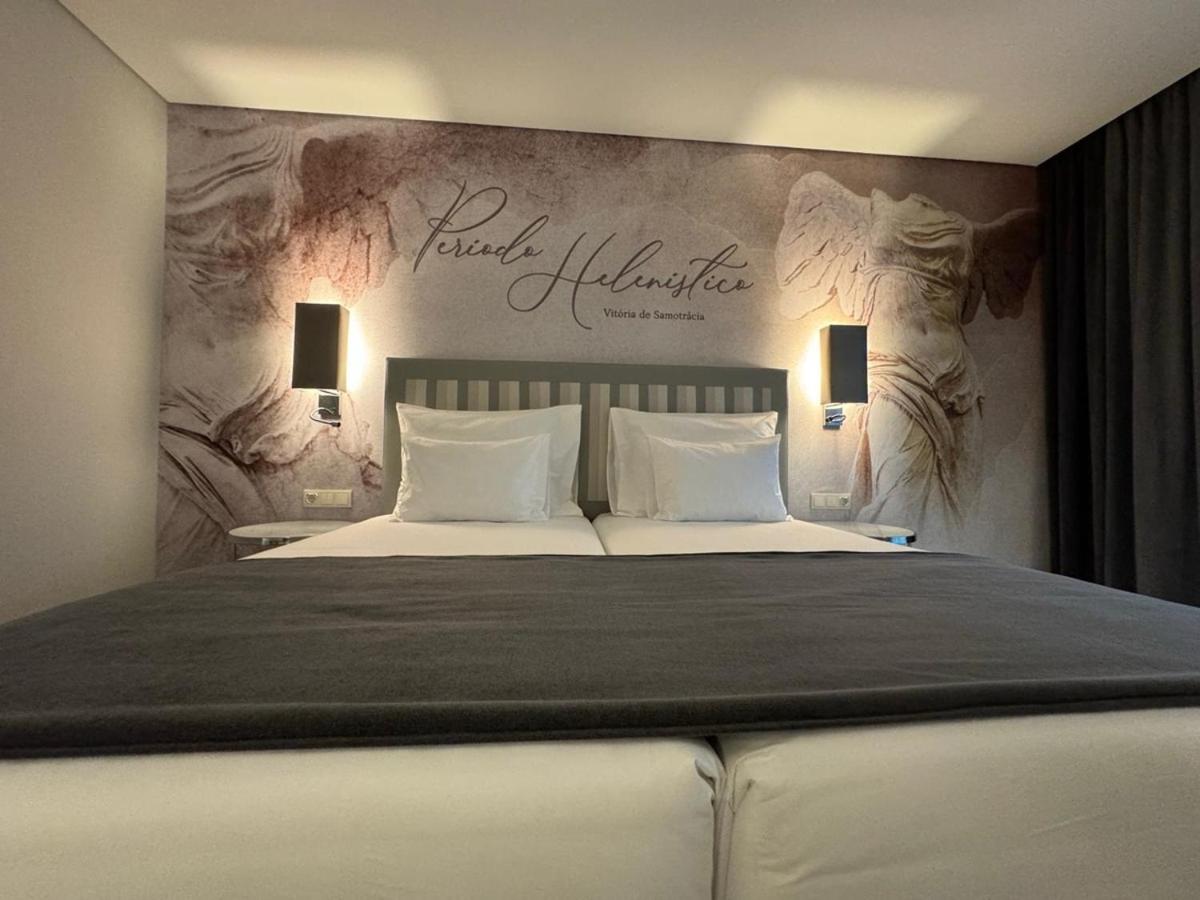 Uma cama ou camas num quarto em Vila Gale Collection Ponte de Lima