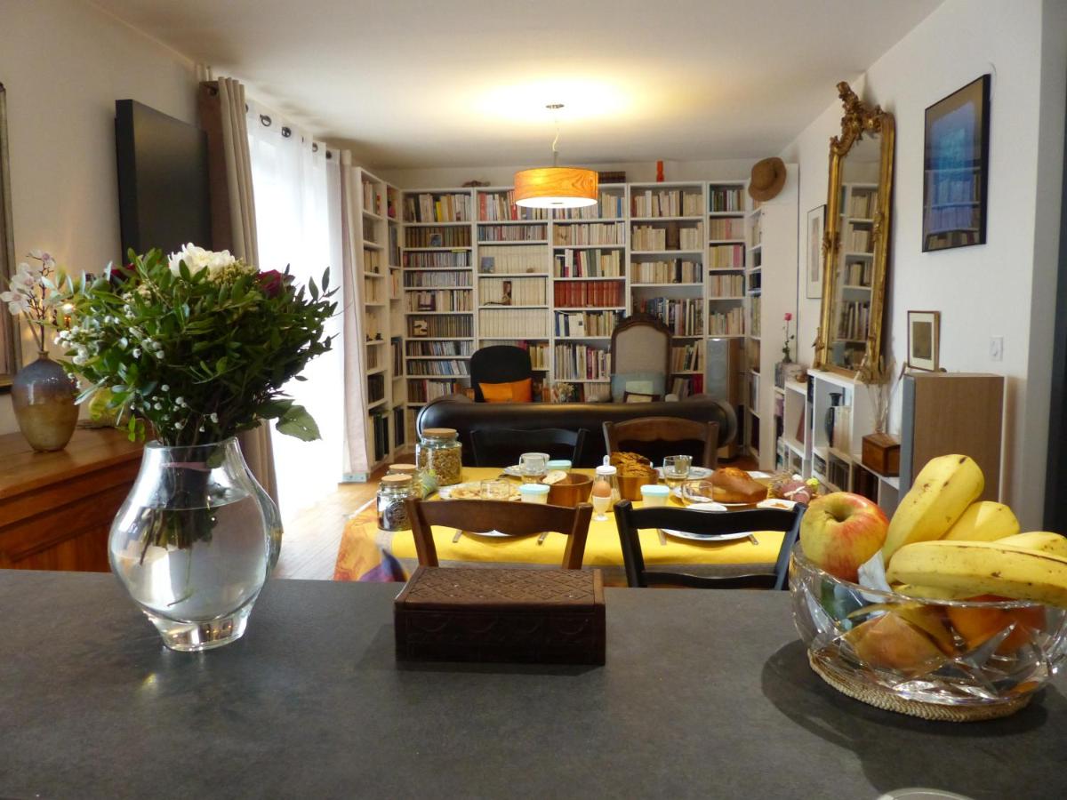 Au Ptit bonheur avec parking motos et vélos et petit déjeuner inclus - Housity