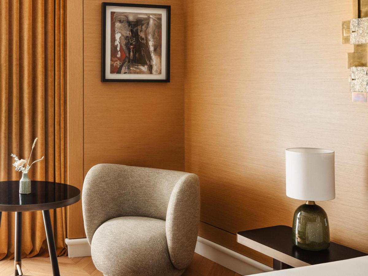 Coin salon dans l'établissement Hôtel De Sers Champs Elysées Paris