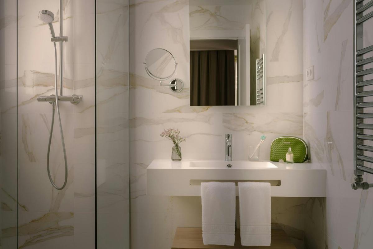 Un baño de Paseo de Gracia Hotel, Sonder by Marriott Bonvoy
