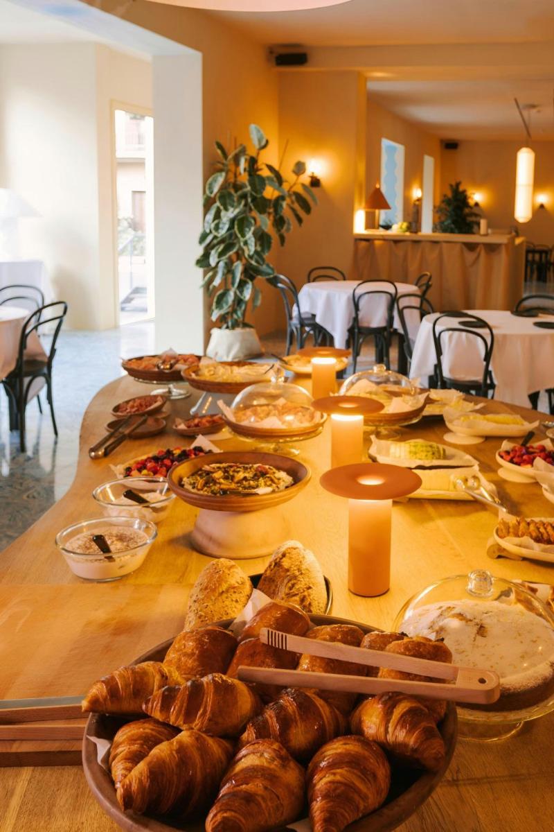 Comida en o cerca de este hotel