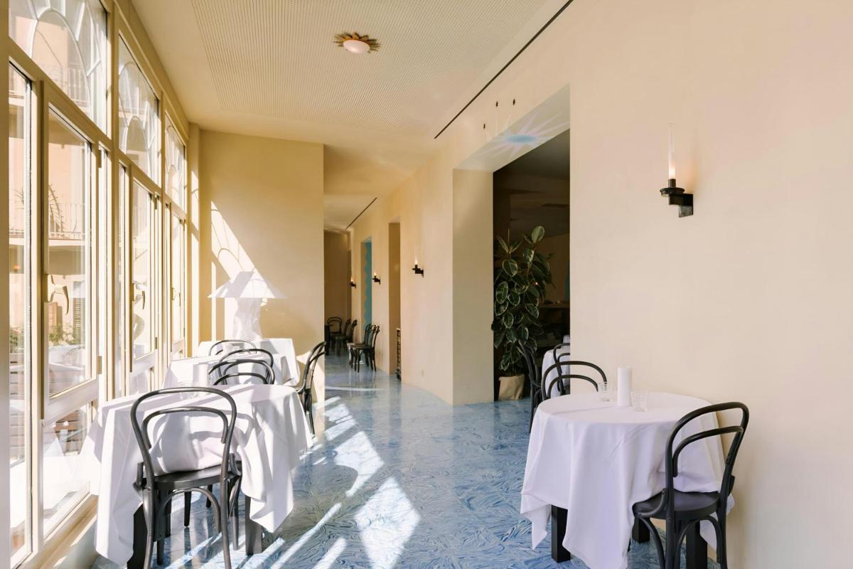Un restaurante o sitio para comer en Paseo de Gracia Hotel, Sonder by Marriott Bonvoy