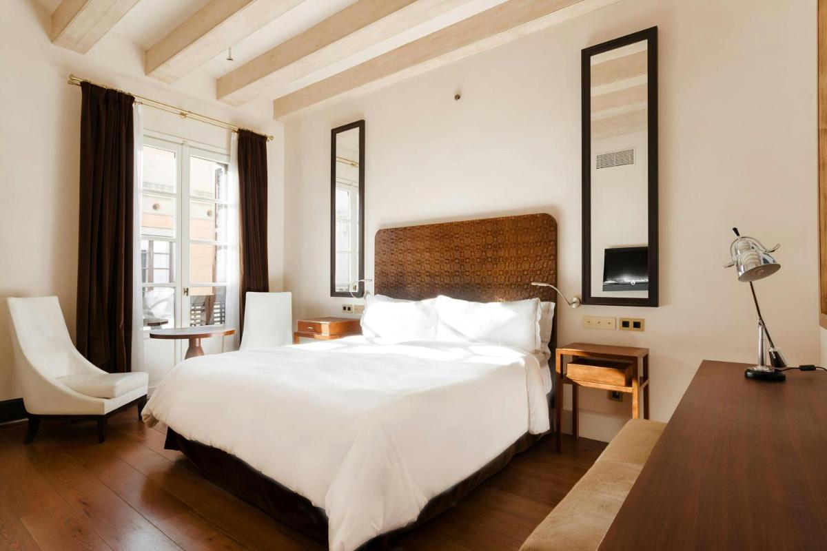 Cama o camas de una habitación en DO Plaça Reial Hotel Gothic Quarter, Sonder by Marriott Bonvoy