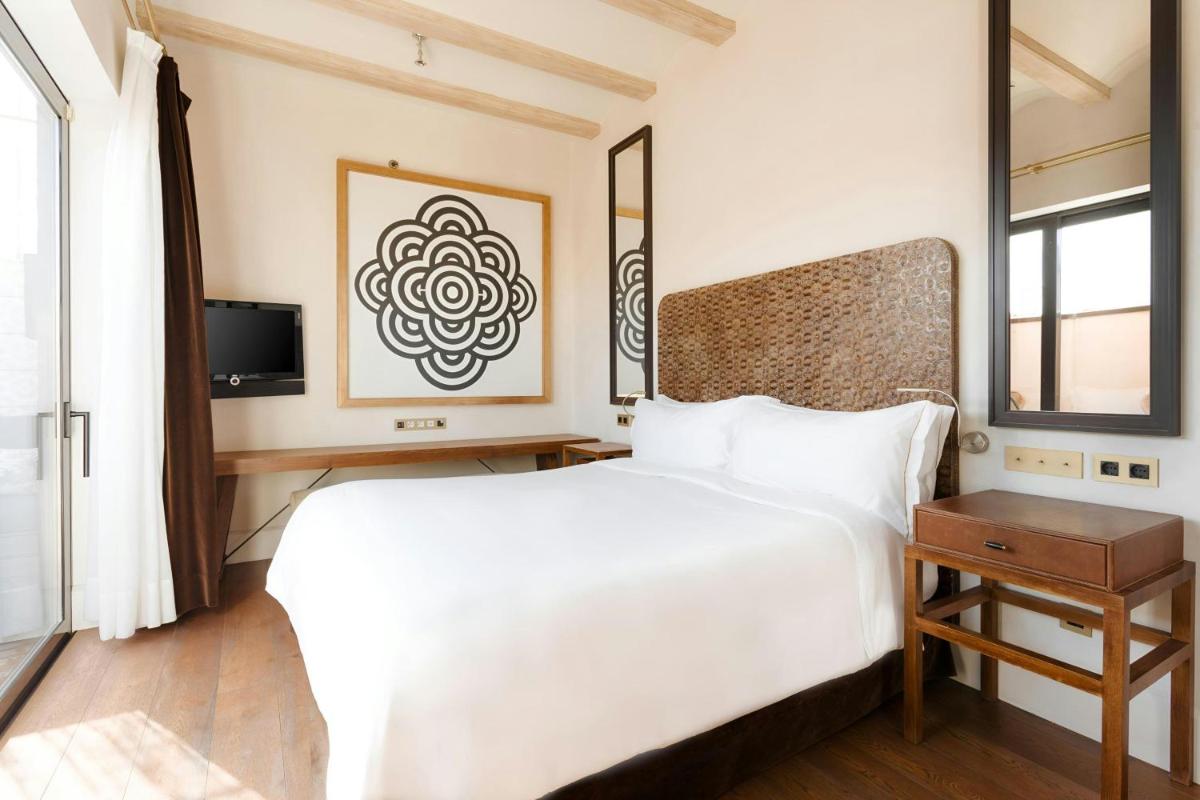 Cama o camas de una habitación en DO Plaça Reial Hotel Gothic Quarter, Sonder by Marriott Bonvoy