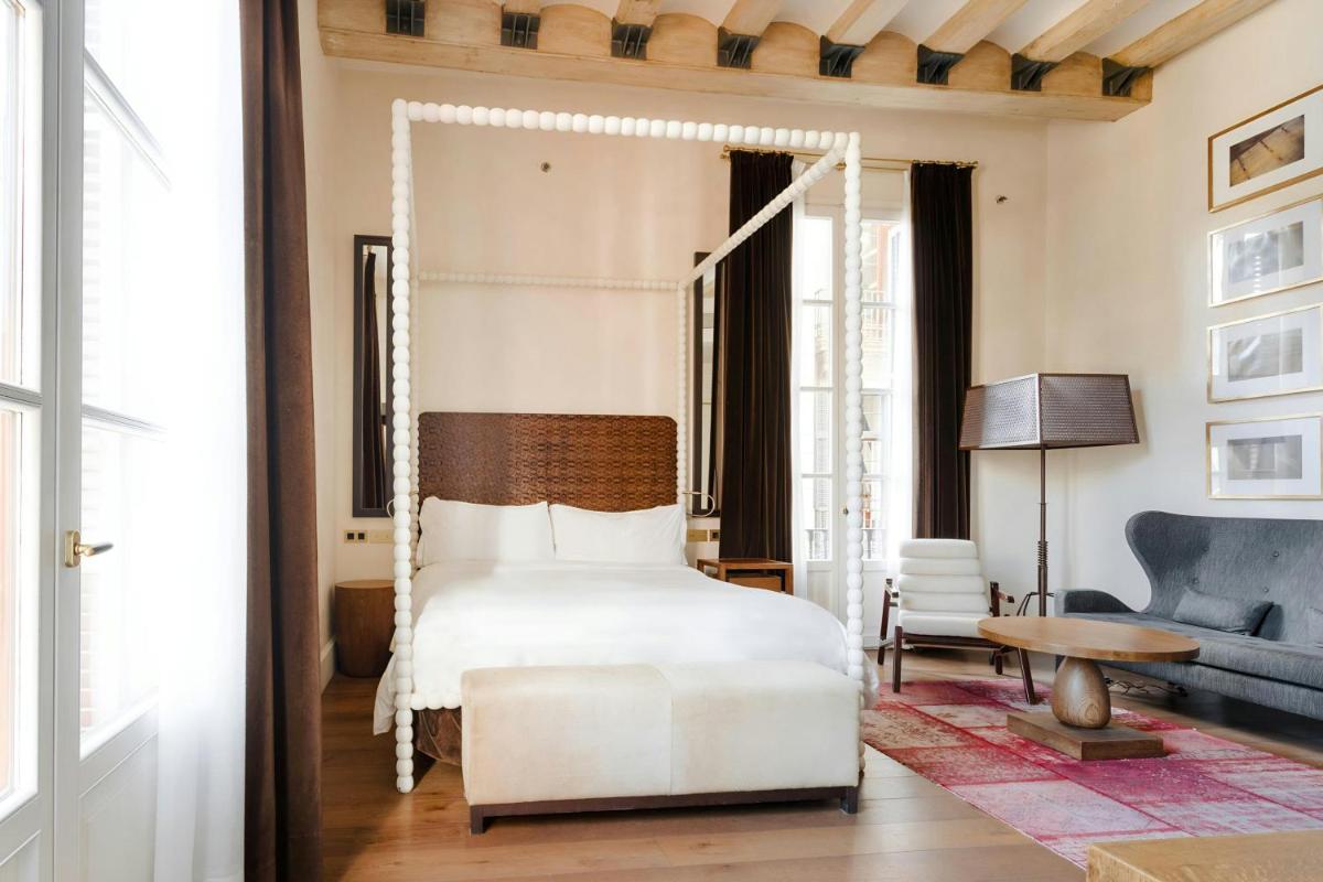 Cama o camas de una habitación en DO Plaça Reial Hotel Gothic Quarter, Sonder by Marriott Bonvoy
