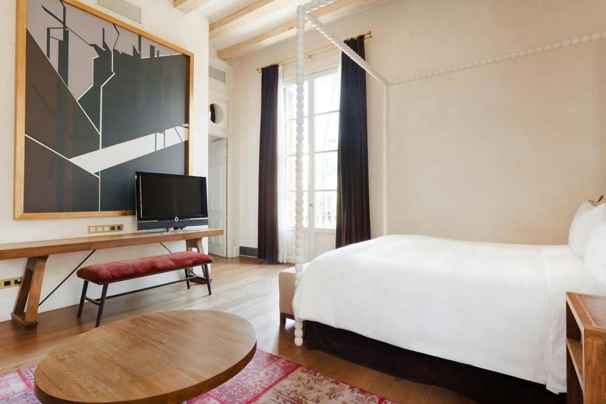 Cama o camas de una habitación en DO Plaça Reial Hotel Gothic Quarter, Sonder by Marriott Bonvoy