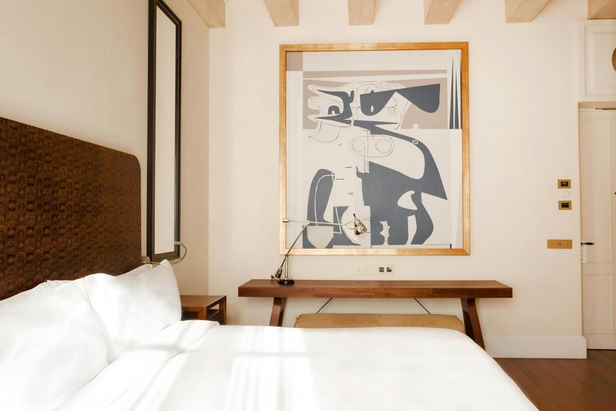 Cama o camas de una habitación en DO Plaça Reial Hotel Gothic Quarter, Sonder by Marriott Bonvoy