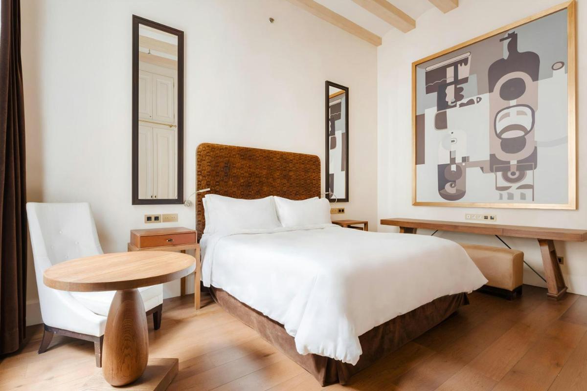 Cama o camas de una habitación en DO Plaça Reial Hotel Gothic Quarter, Sonder by Marriott Bonvoy