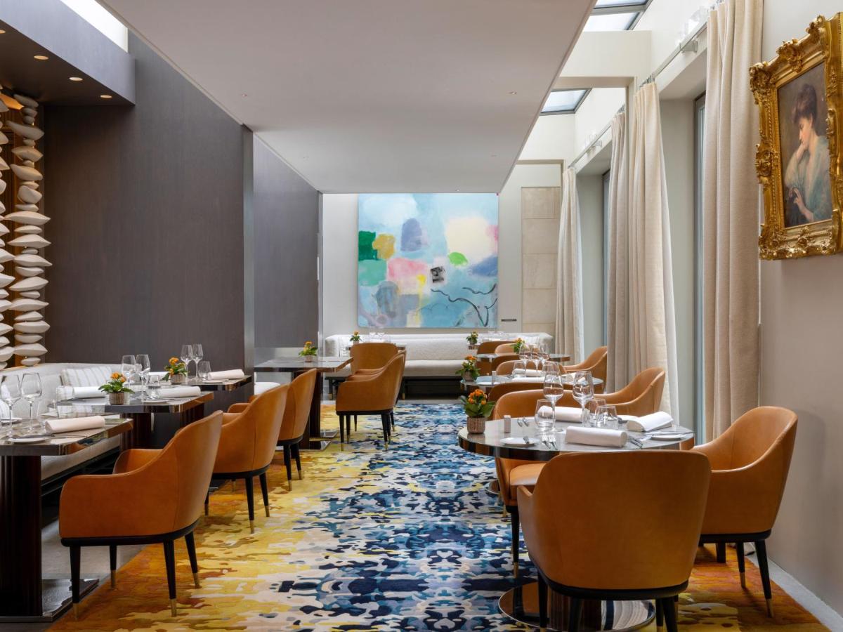 Coin salon dans l'établissement Hôtel De Sers Champs Elysées Paris