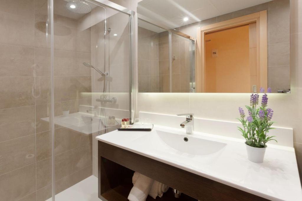 Un baño de Hotel Pimar & Spa