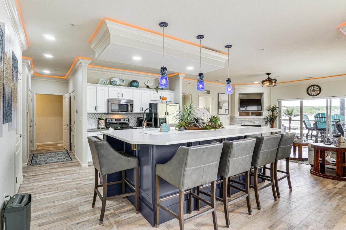 Lake of the Ozarks Retreat with Waterfront View! - Housity