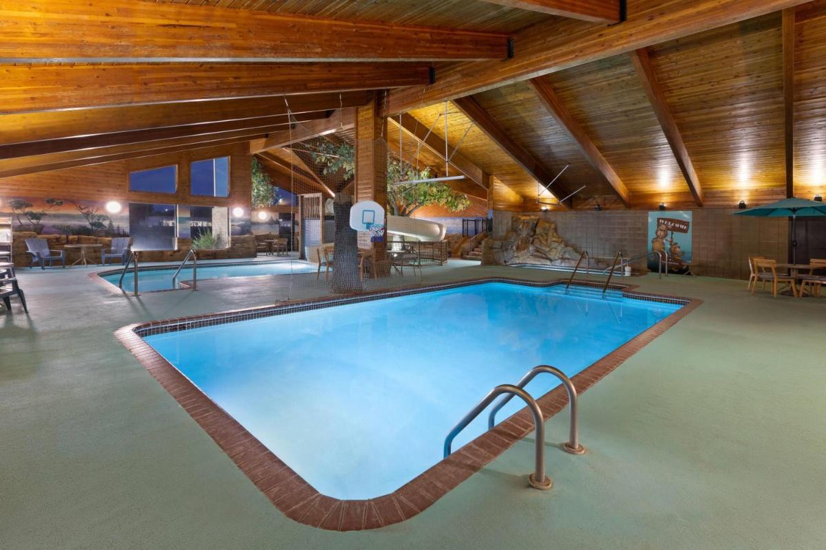 AmericInn by Wyndham Chippewa Falls - Housity