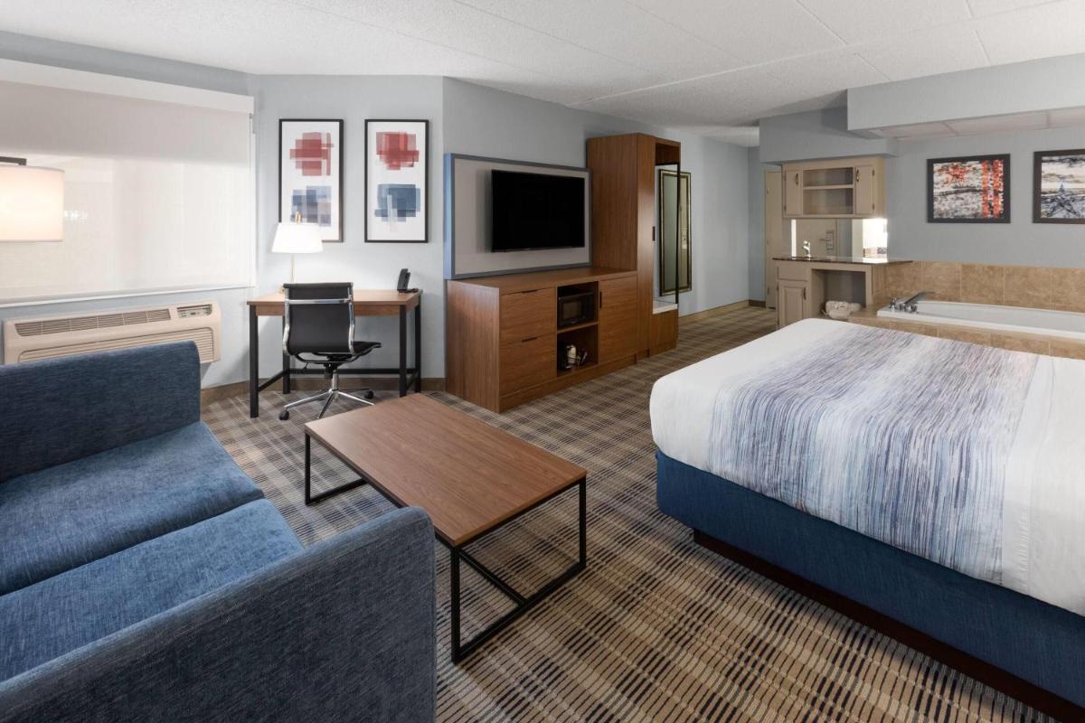 AmericInn by Wyndham Chippewa Falls - Housity