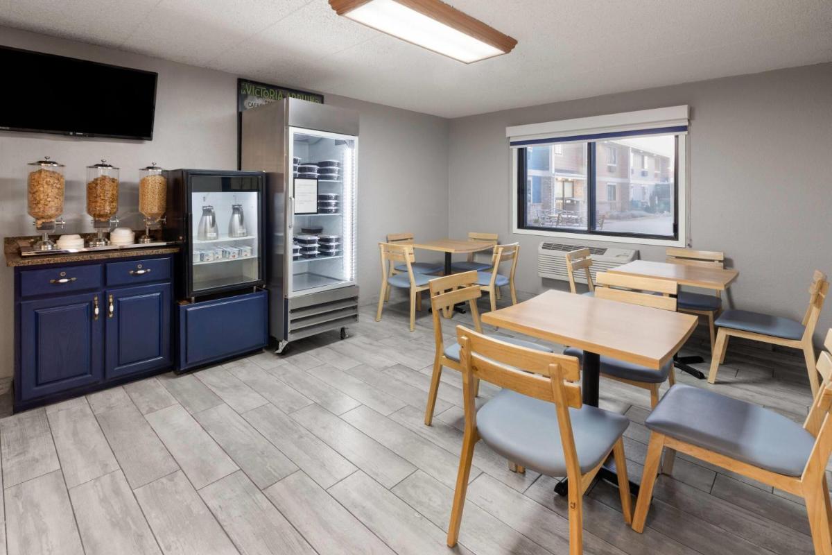 AmericInn by Wyndham Chippewa Falls - Housity