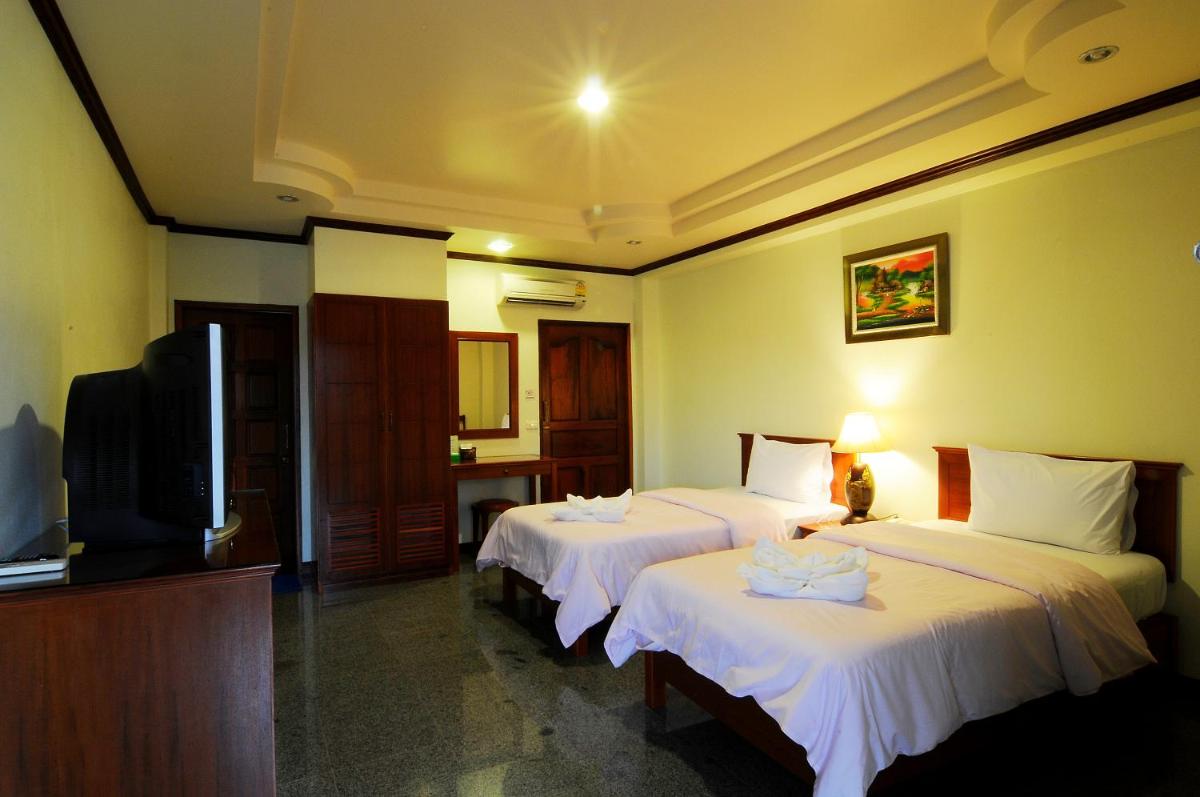 Busyarin Hotel - Housity