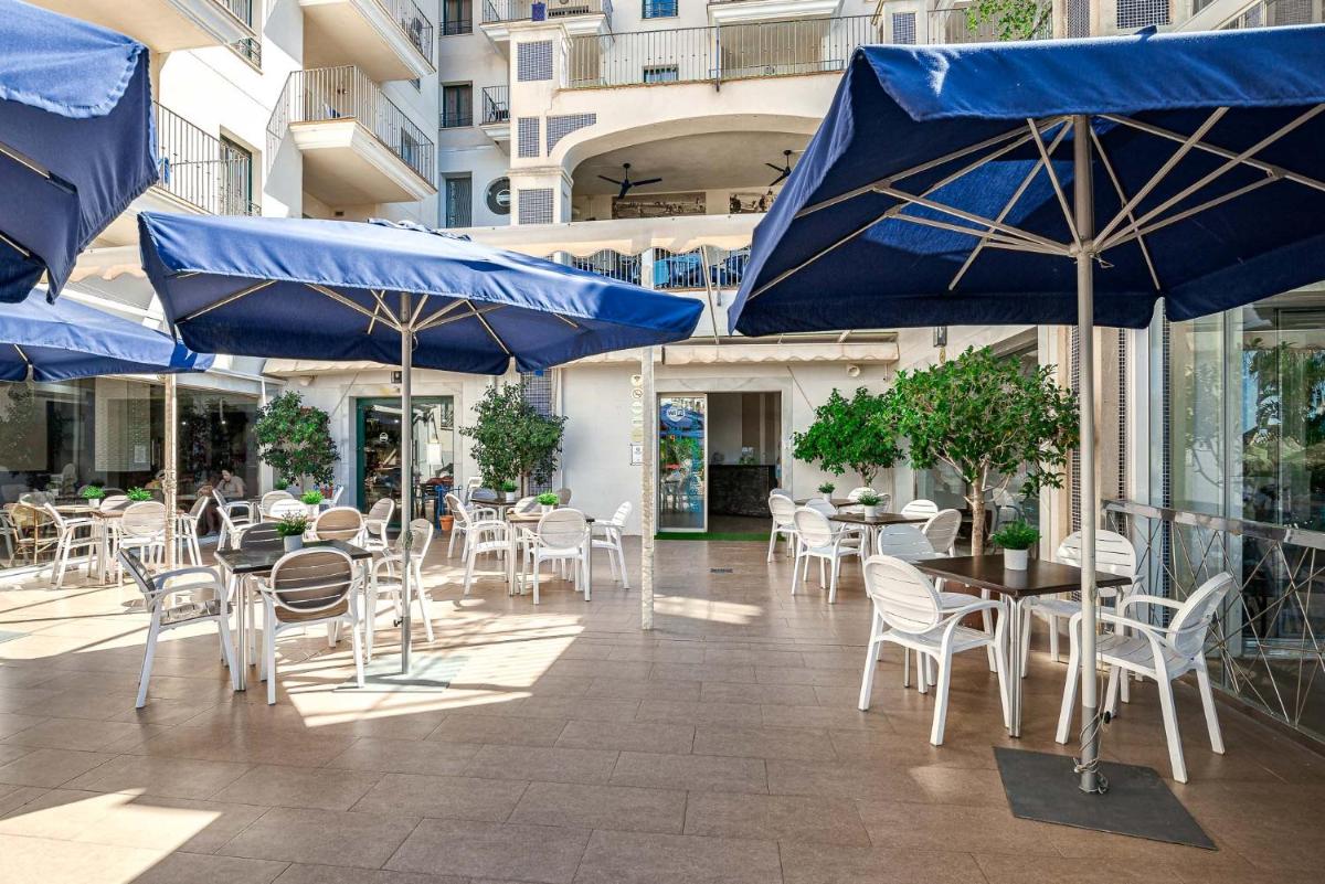 Un restaurante o sitio para comer en Benalmadena Palace Spa