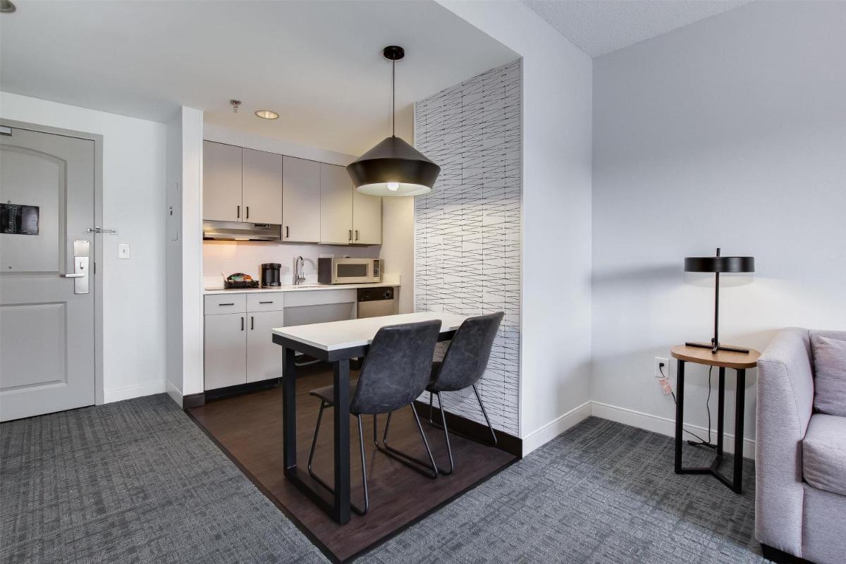 Homewood Suites by Hilton Louisville-East - Housity
