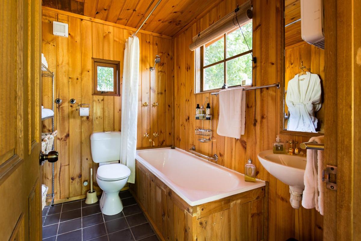 Braeside Mount Macedon Country Retreat Bed and Breakfast - Housity