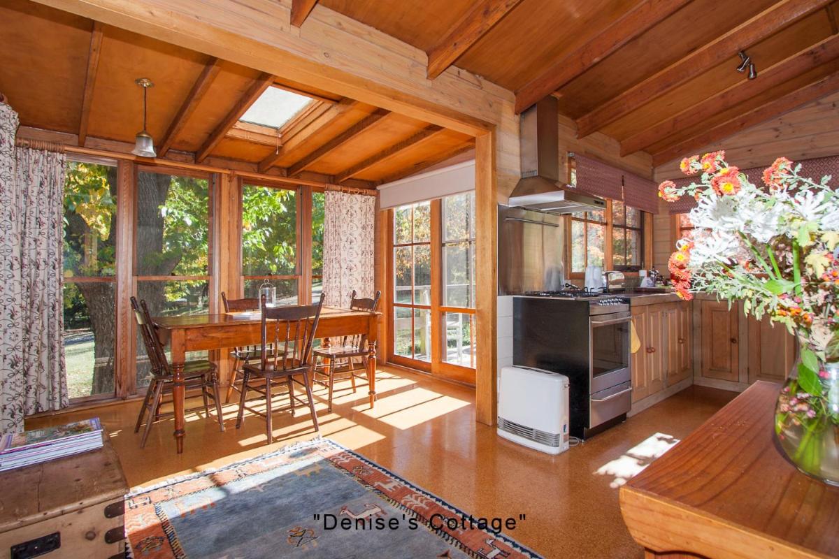 Braeside Mount Macedon Country Retreat Bed and Breakfast - Housity