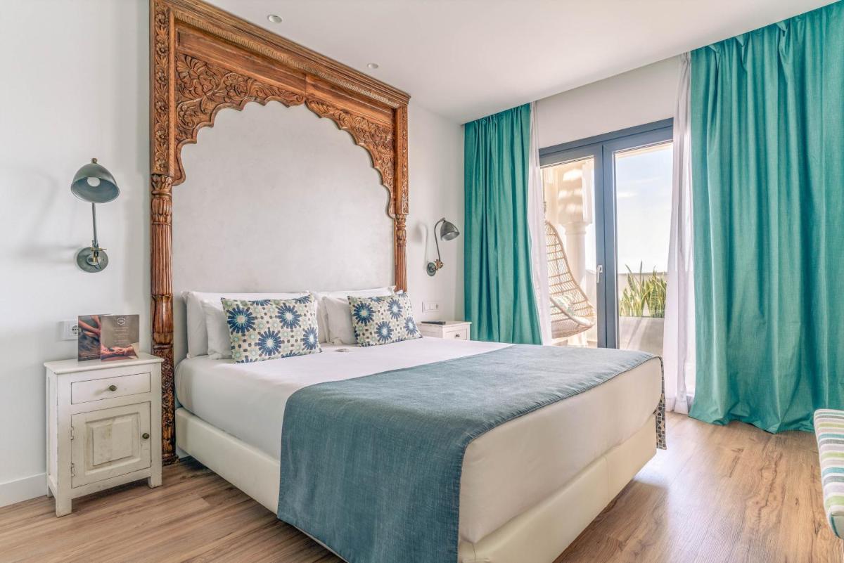 Cama o camas de una habitación en La Residencia Puerto Hotel & Spa