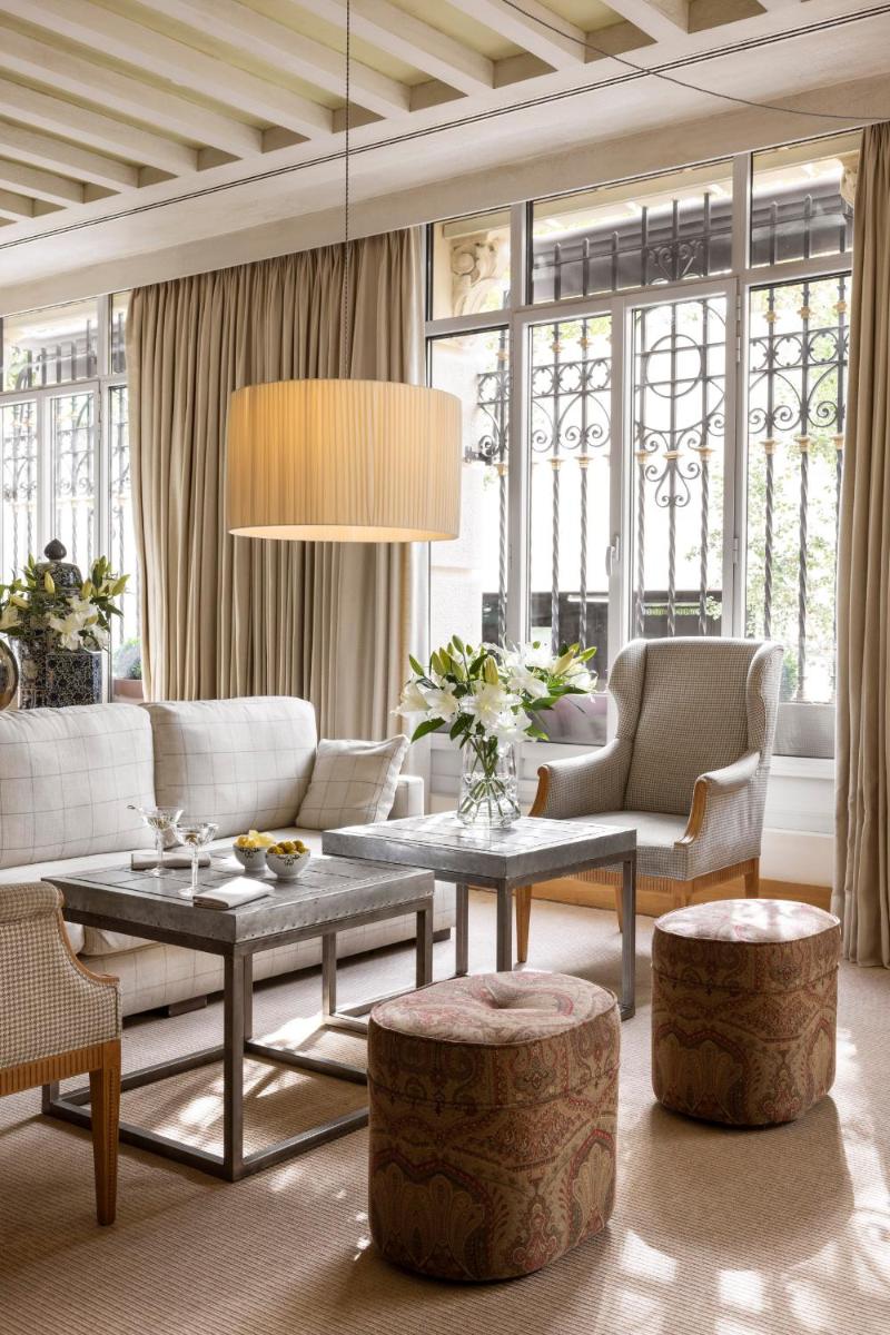 Zona de estar de URSO Hotel & Spa, a Small Luxury Hotel of the World