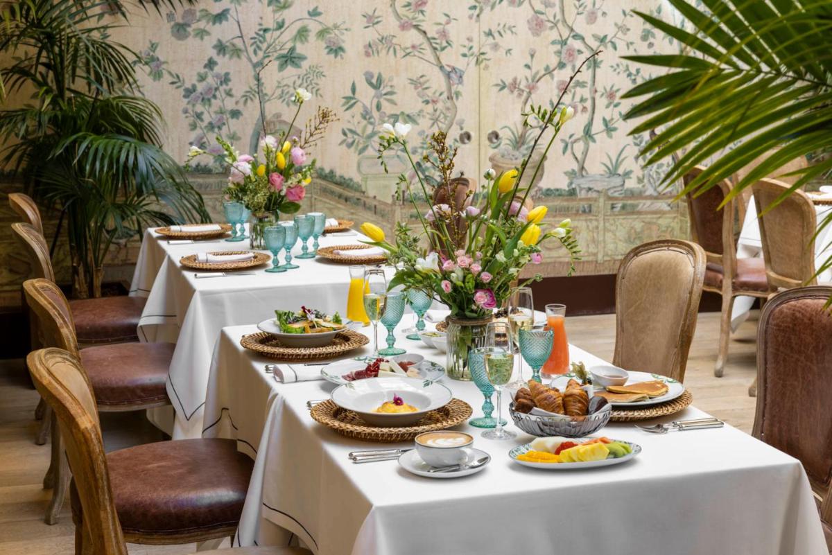 Comida en o cerca de este hotel