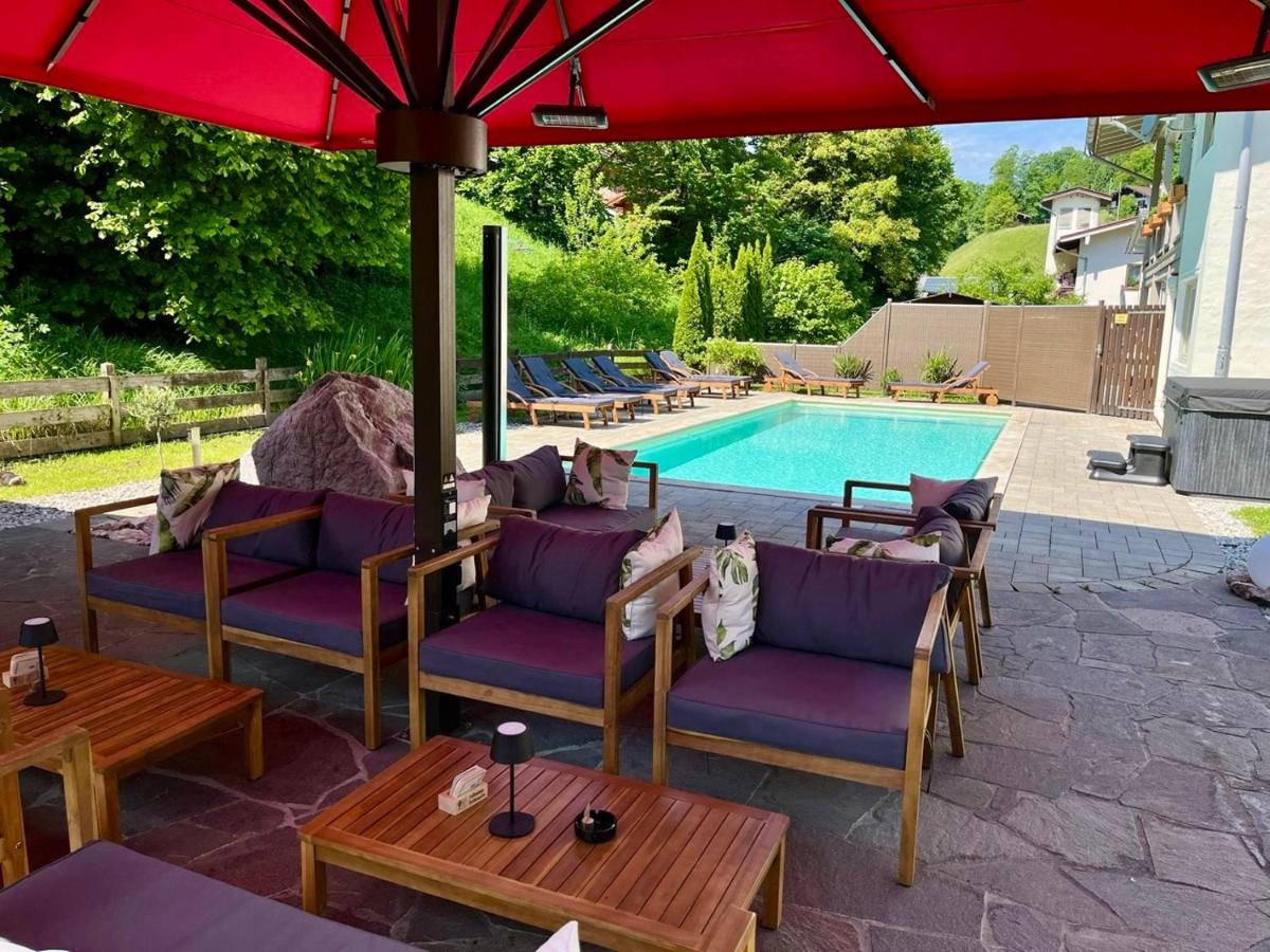 Der Swimmingpool an oder in der Nähe von Alpenglühn Apartments - Adult Only