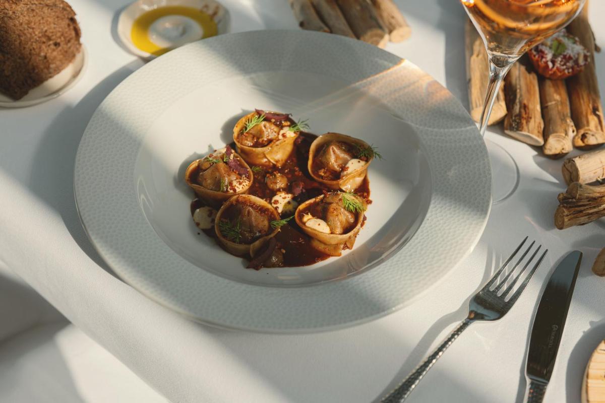 Comida en o cerca de este hotel