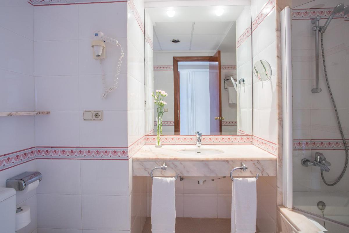 Un baño de Hipotels Said