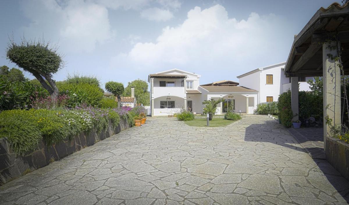 Sardegna - Villa Mirto & Flowers - Hizvo