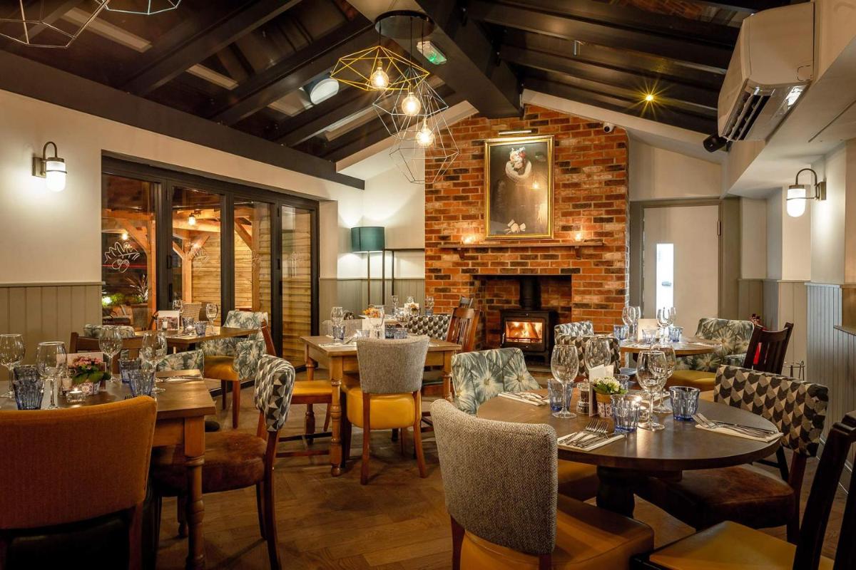 The Eaton Oak - Housity