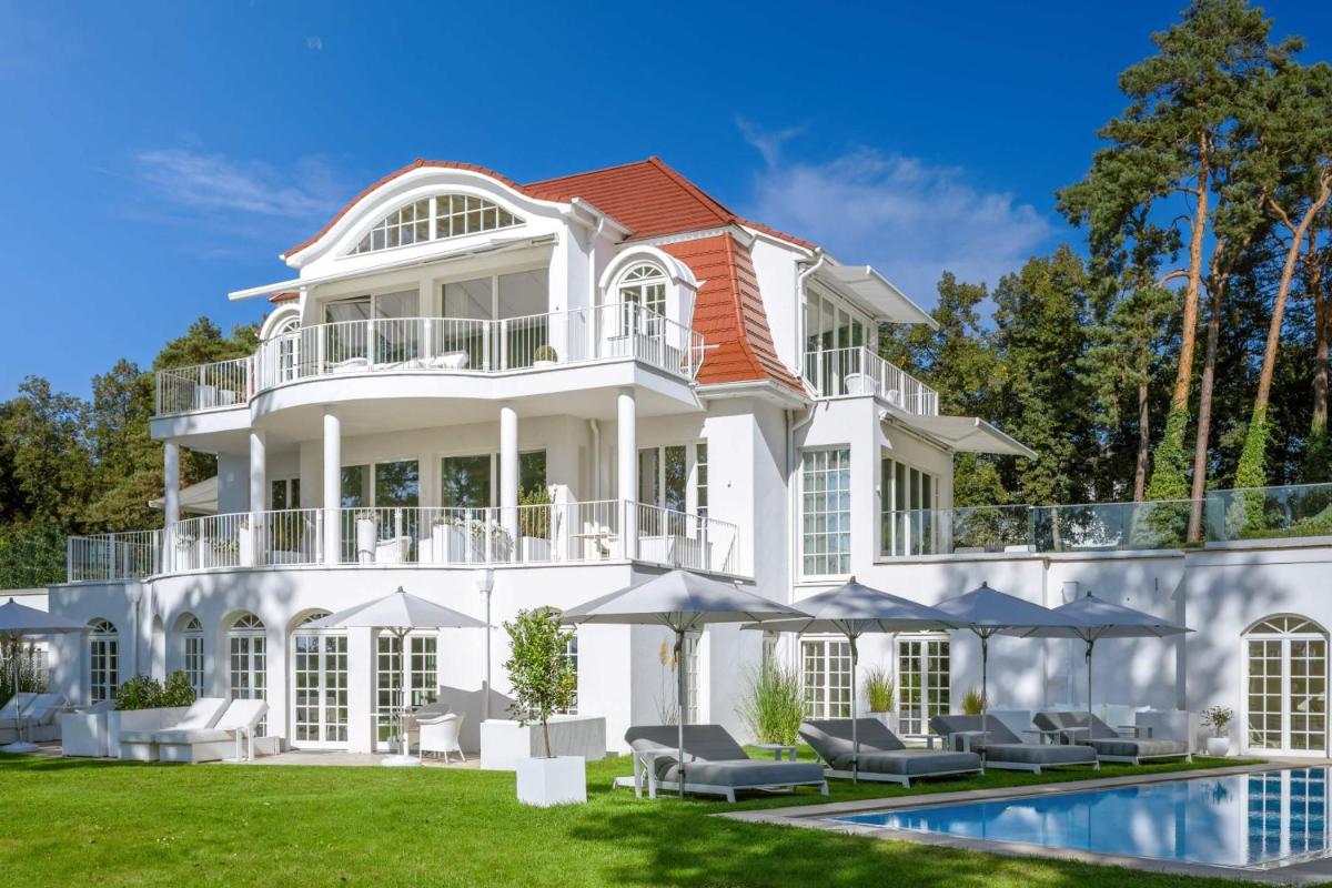 Der Swimmingpool an oder in der Nähe von Villa Contessa - Luxury Spa Hotels