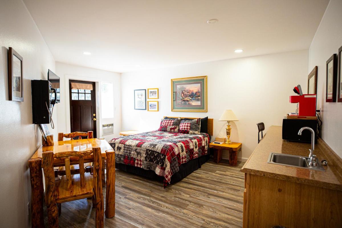 Riverwood Resort on the Gunnison - Housity