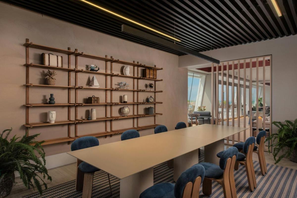 Un restaurante o sitio para comer en Four Points by Sheraton Costa Blanca Resort