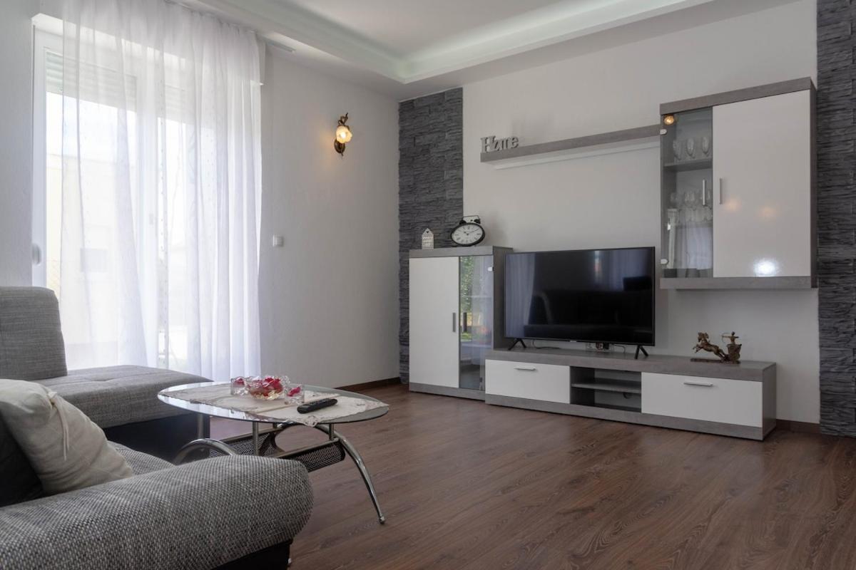 Summer Dream House Maria - Housity
