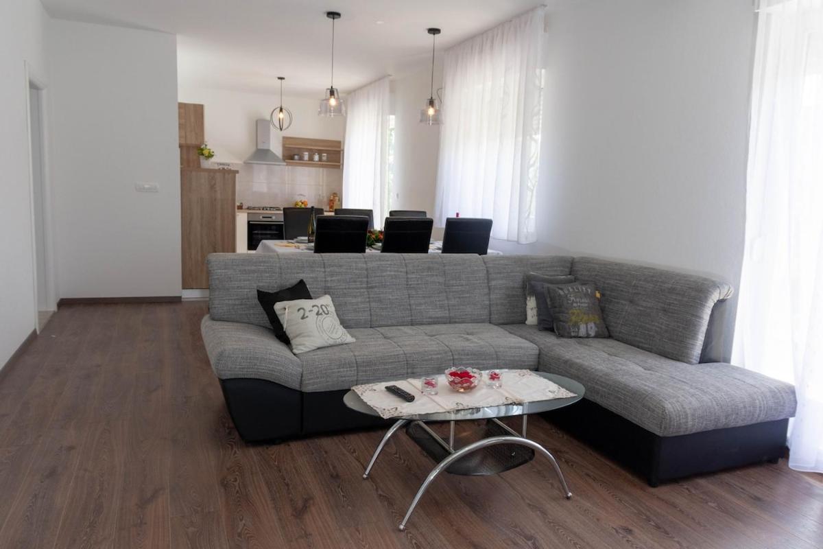 Summer Dream House Maria - Housity