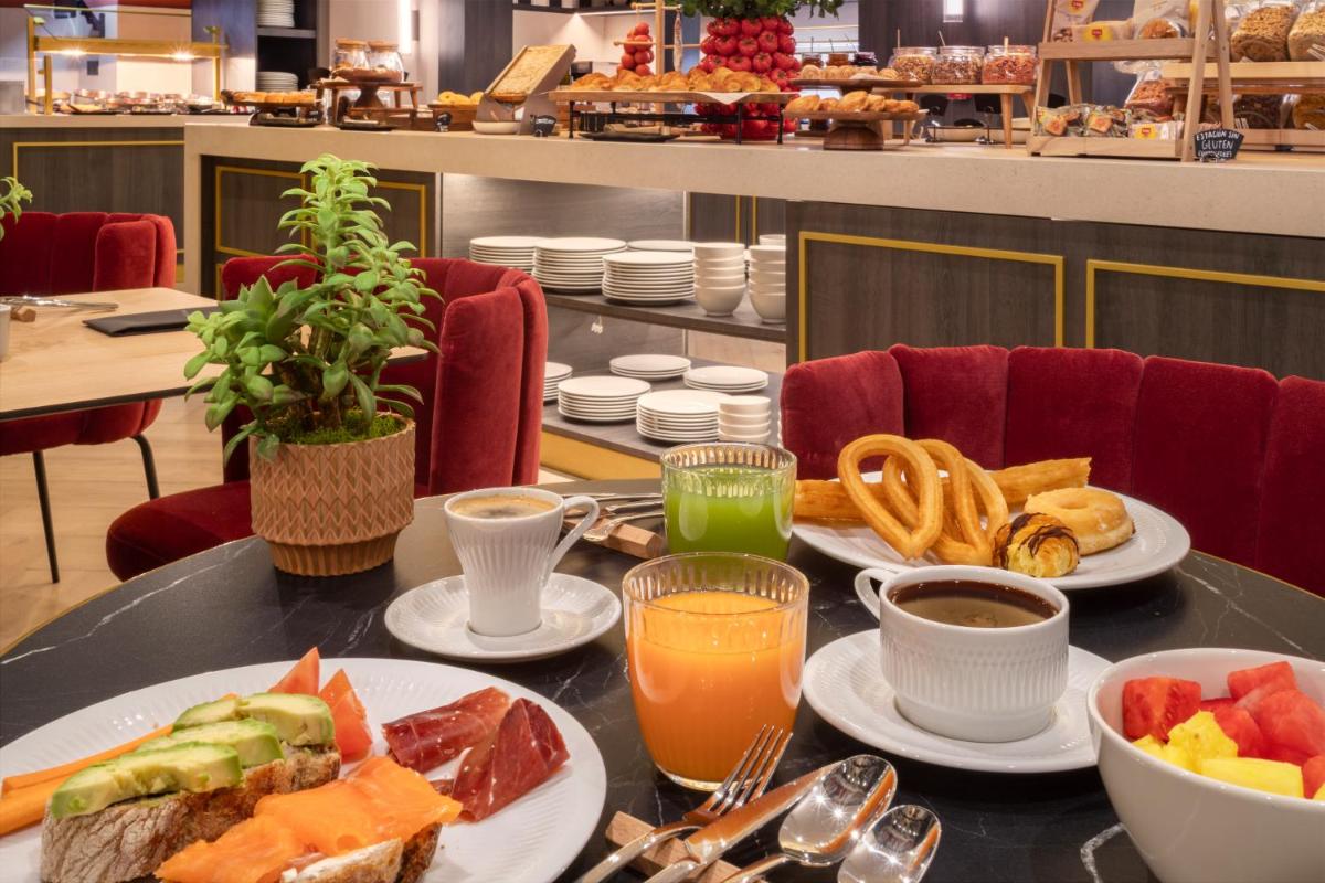 Comida en o cerca de este hotel