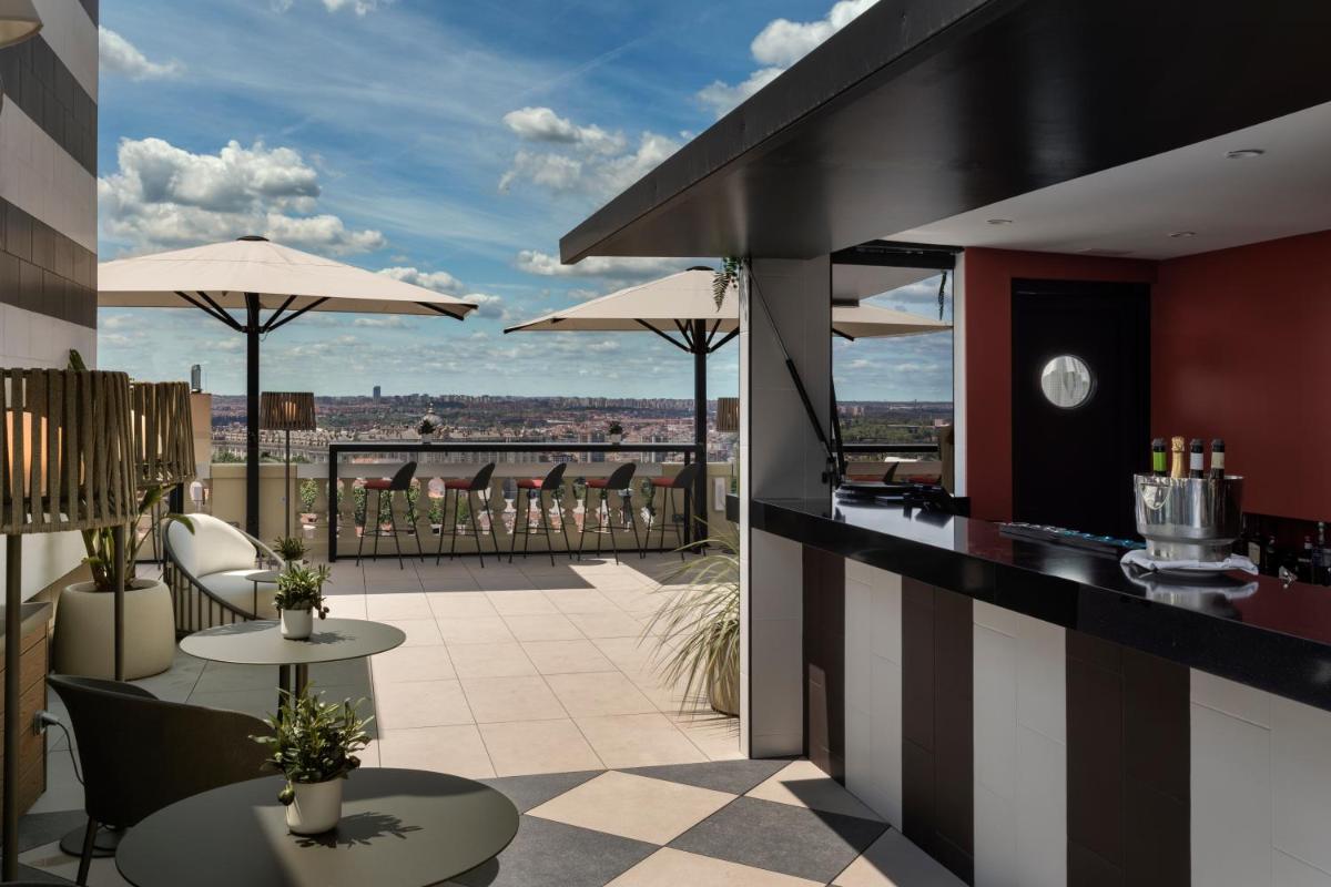 Un balcón o terraza de Catalonia Plaza España Hotel & Spa