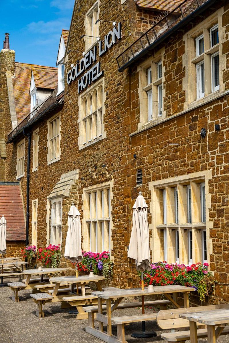 The Golden Lion Hotel - Housity