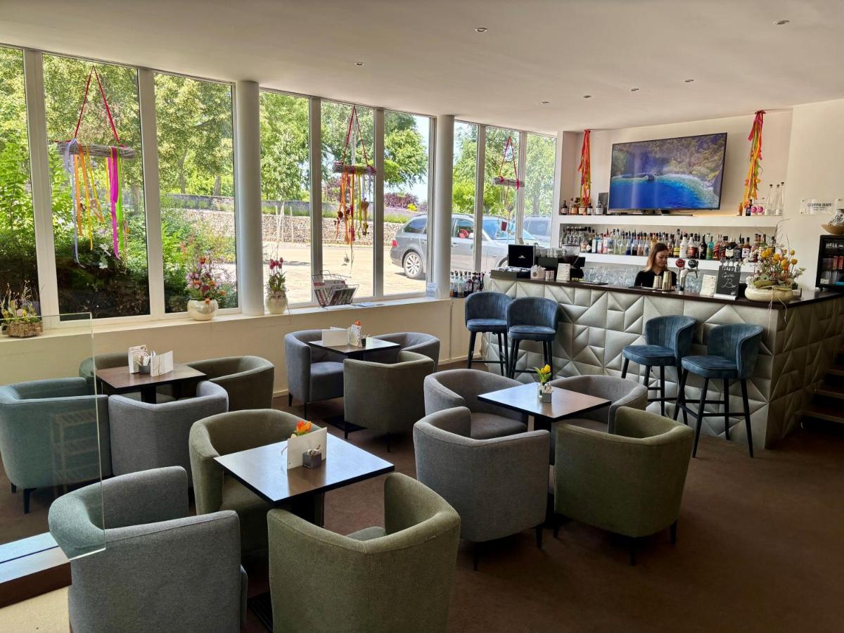 CE Plaza Hotel - Housity